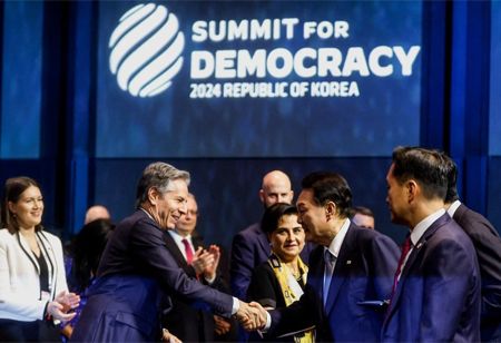 Democracy Summit 2024: Leaders Perceive Tech as Democracy's Double-Edged Sword