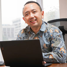 Yussy Santoso, Human Resources Director