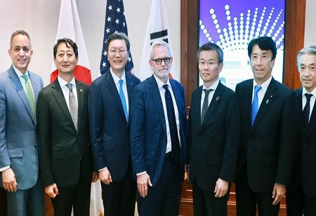 韓米日三国経済共同体の発足