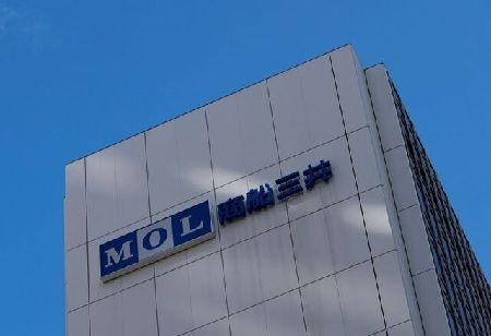 MOL and Singapore LNG Ink Long-Term Charter Deal for First FSRU